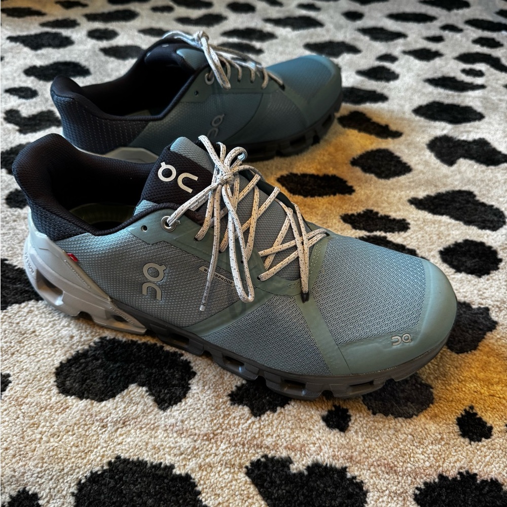 On Cloudflyer Waterproof Running Shoe Size Mens 10.5 in Sea Glacier. Like New - Picture 11 of 11